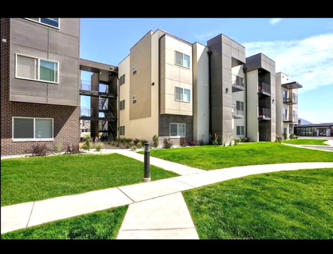 Building Photo - 623 E 250 N
