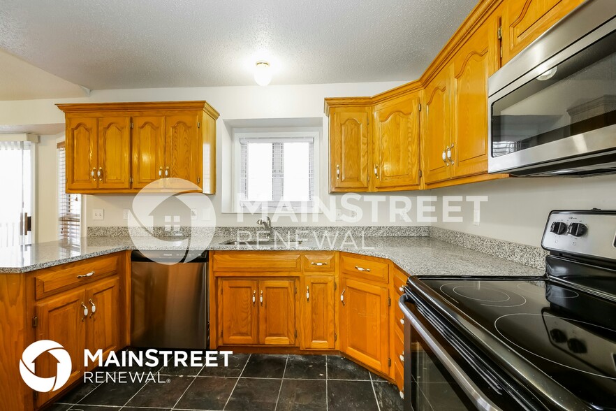 Building Photo - 3320 S Bryn Mawr Dr