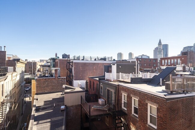 Building Photo - 19 Wiget St