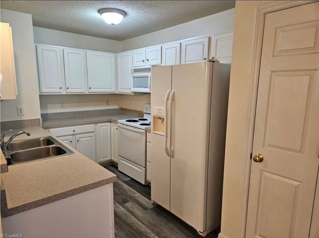 Building Photo - 2nd-level, 2-bedroom, 2-full bath condo