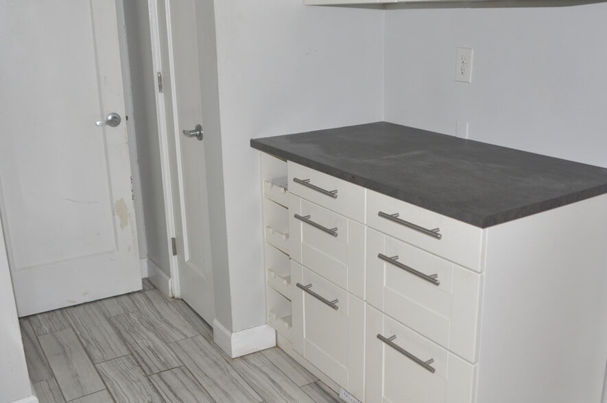 Kitchen - 396 Anawanda Ave