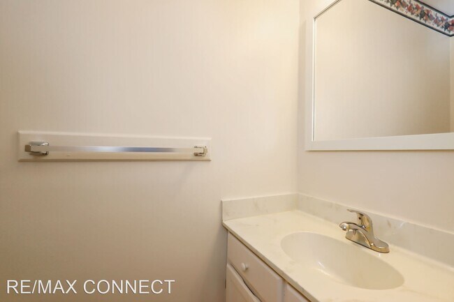 Building Photo - 3 br, 2.5 bath House - 76 Charles Parish