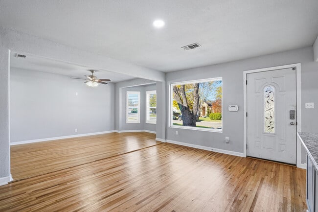 Building Photo - 2933 S Hills Ave