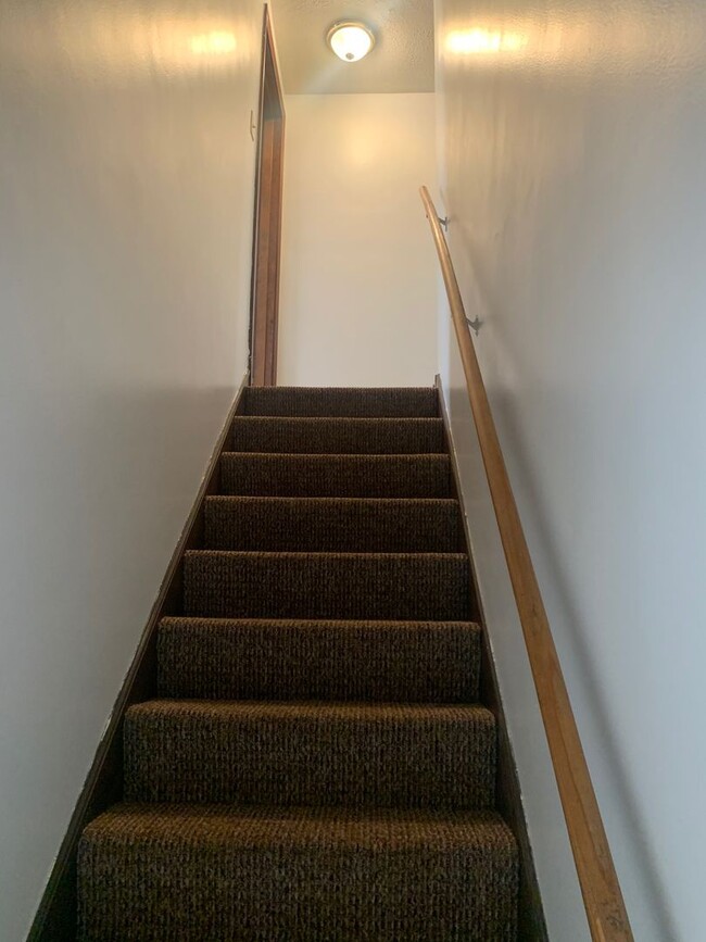 Building Photo - Spacious 2-bedroom 1-bath Townhome, Christ...