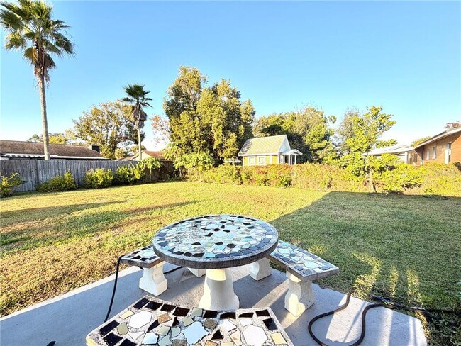 Building Photo - 411 Parson Brown Way