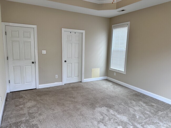 Building Photo - 114 Hills Lorough Loop