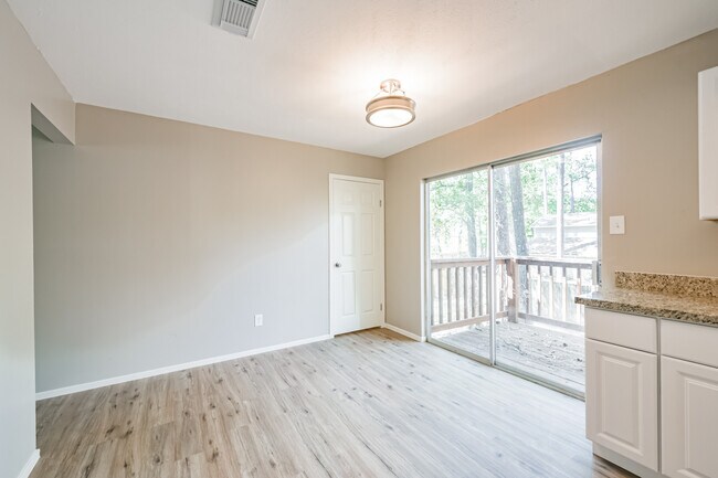 Building Photo - 2051 Oak Shores Dr