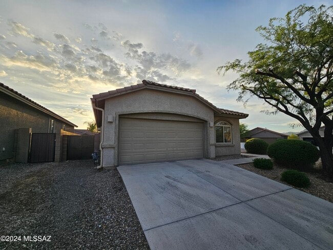 Building Photo - 6652 W Fishermans Dr
