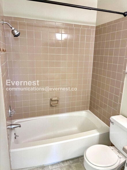 Building Photo - 2924 Ross Dr