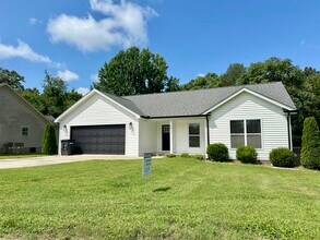 Building Photo - 1729 White Rd