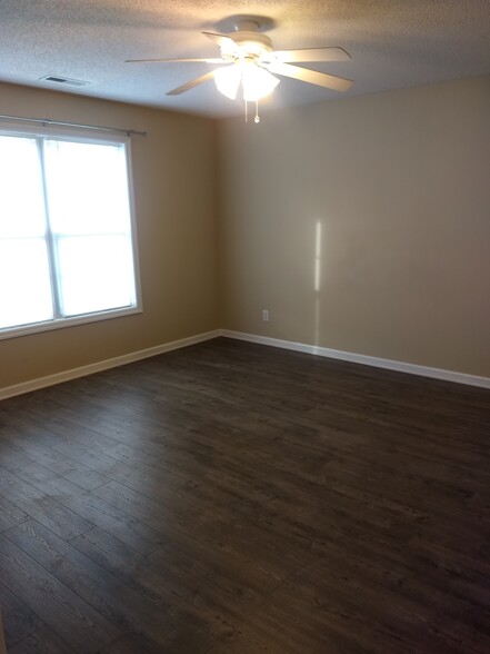 Master Bedroom - 5004 Hunters Trail