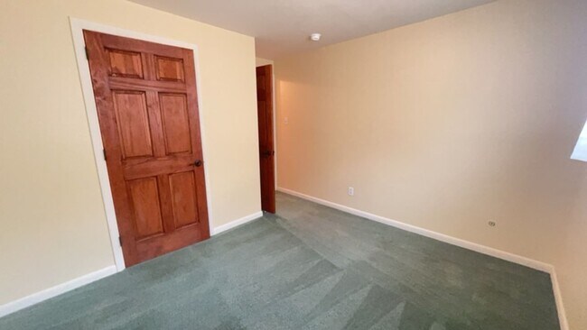 Building Photo - 2 Bedroom Bungalow in Fort Collins!