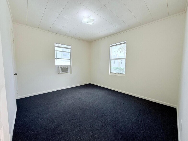 Building Photo - 605 33rd St