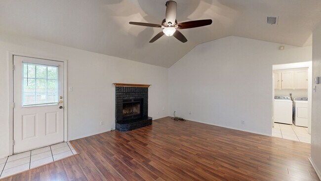 Building Photo - FREE DECEMBER RENT!!!