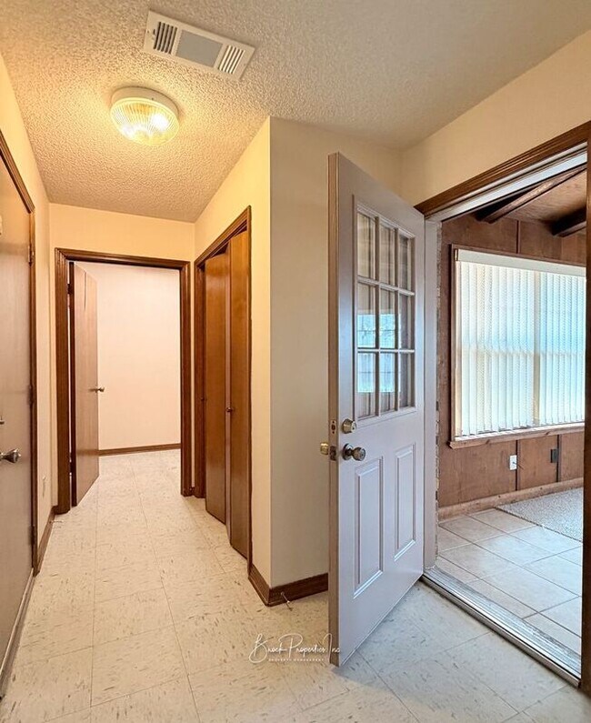 Building Photo - 325 S 73rd Ave