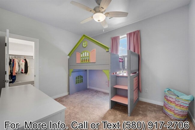 Building Photo - 6309 SW Oakmont Blvd