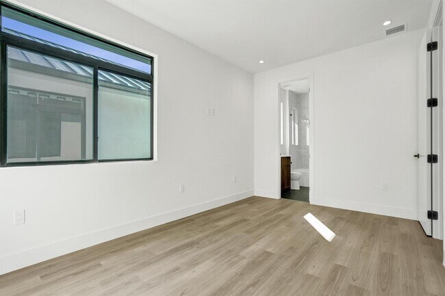 Building Photo - Southwest 7th Avenue, Fort Lauderdale, FL 33315 - 3 BR 3.5 BA townhouse