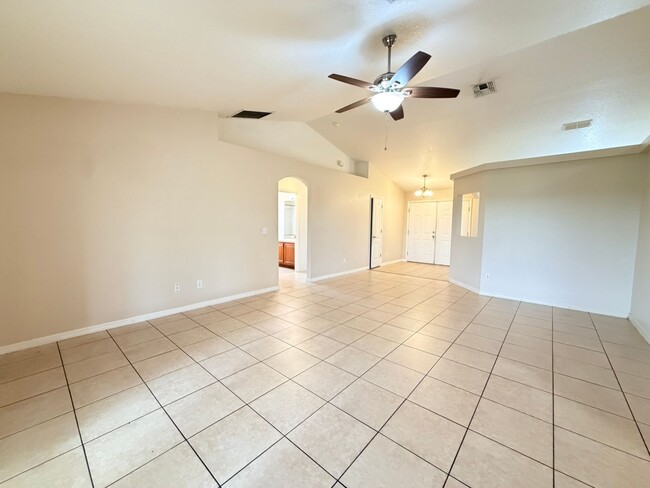 Building Photo - 10438 Vista Pines Loop