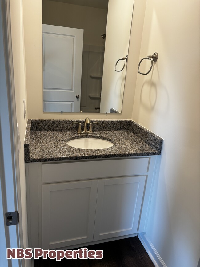 Building Photo - 935 Utopia Ln