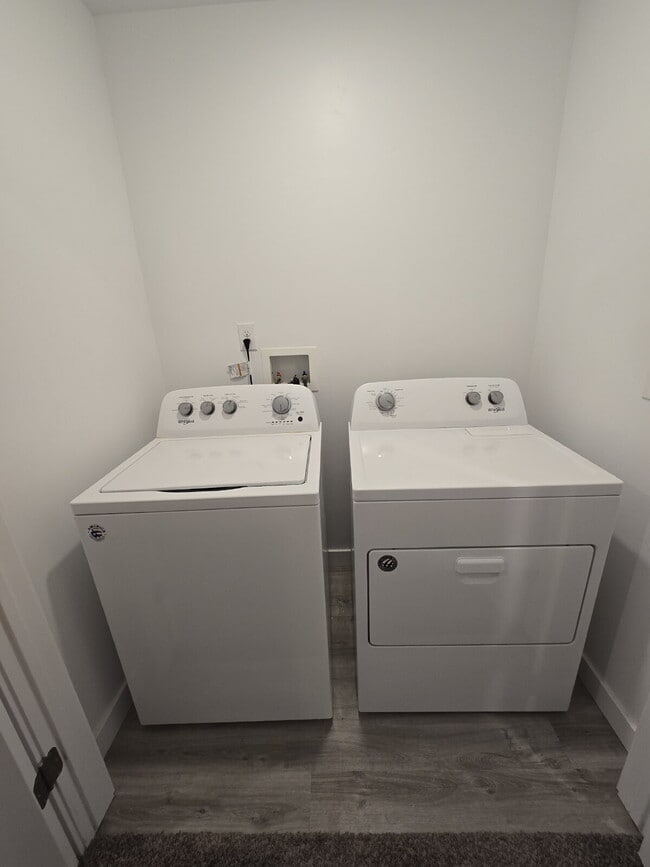 Building Photo - Adorable 4 bedroom Townhome for Rent in No...