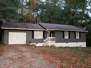 Building Photo - Coming Soon: Secluded 3 Bed x 2 Bth Ranch-...