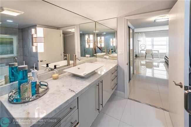 Building Photo - 3750 Galt Ocean Dr