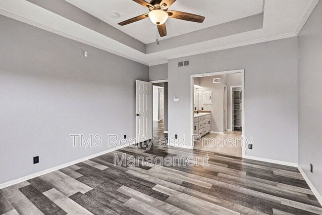 Building Photo - 5605 NE Coral Dr