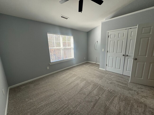 Building Photo - 2 Bedroom | 2.5 Bath Raleigh Townhome