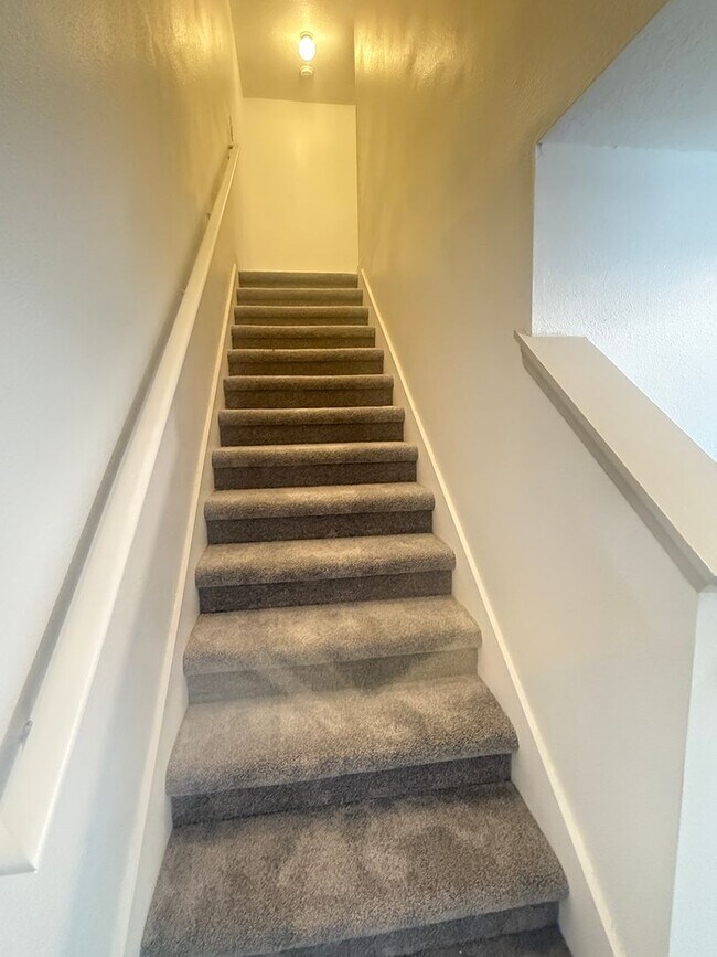 Building Photo - Townhome Available - Saint Cloud, FL -  3 ...