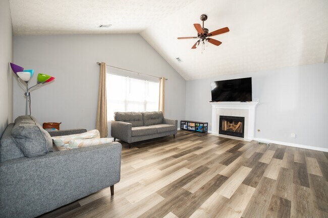 Building Photo - 599 Rivulett Ct