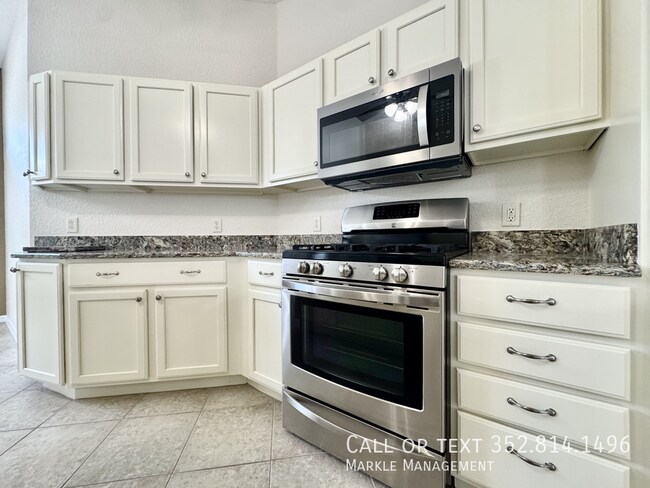 Building Photo - 487 Thistledown Way