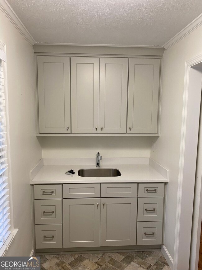 Building Photo - 2021 Woodbine Terrace NE