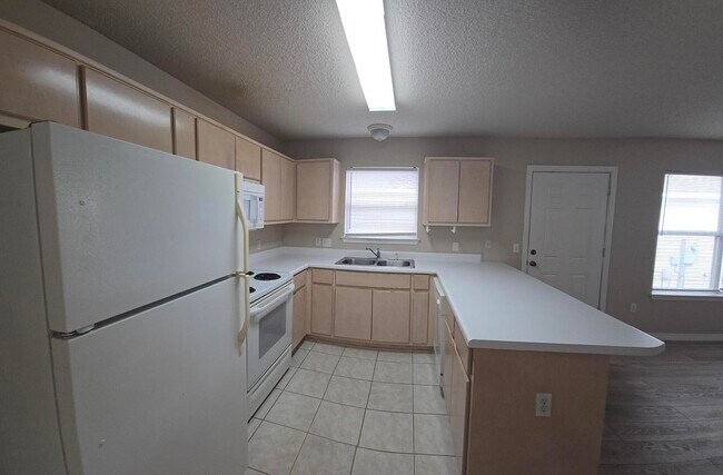 Building Photo - 7720 Lola Cir