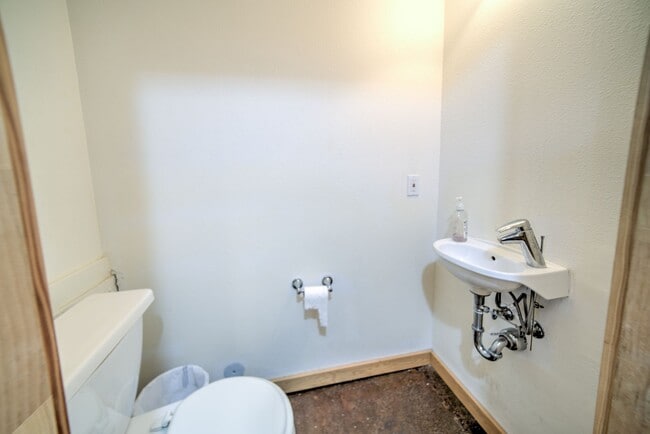 Building Photo - 2225 Blake St