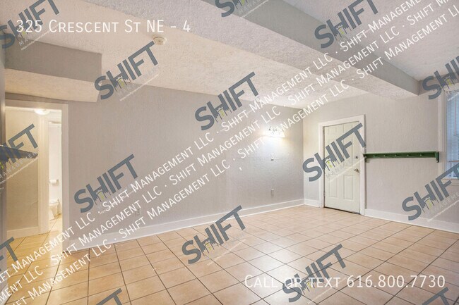 Building Photo - 325 Crescent St NE
