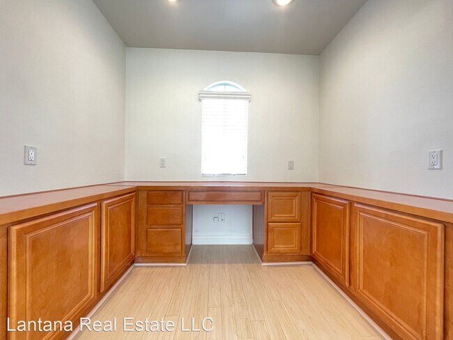 Building Photo - 5 br, 2.5 bath House - 1581 Boundary Peak Way