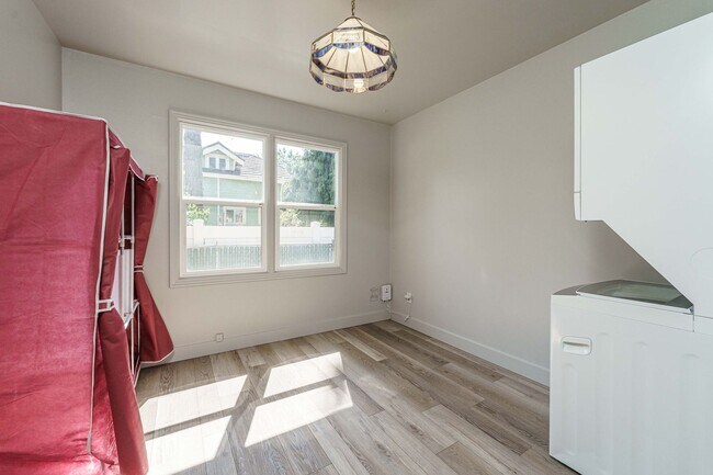 Building Photo - MOVE IN SPECIAL - Charming 1950’s Two-Bedroom with Character & Shared Outdoor Space