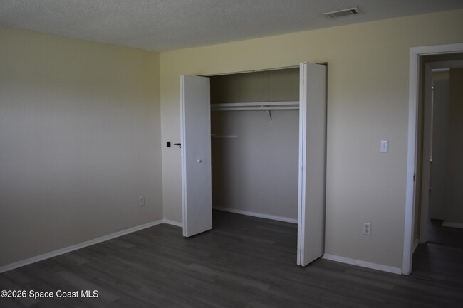 Building Photo - 3134 Edgewood Dr NE