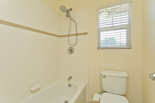 Building Photo - Available December 1st, Three Bedroom 2 1/...