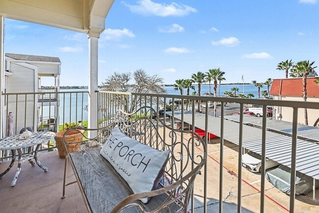 Building Photo - 307 Yacht Club Ln