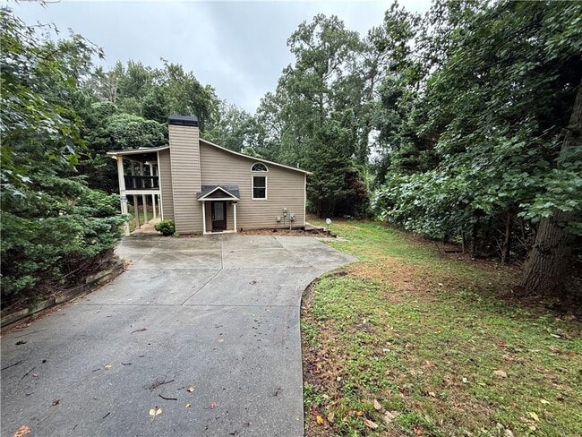 Building Photo - 1505 Hillcrest Dr