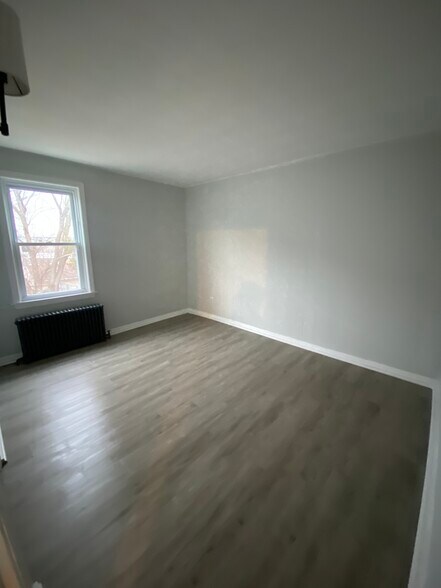 Bedroom - 400 Snell St