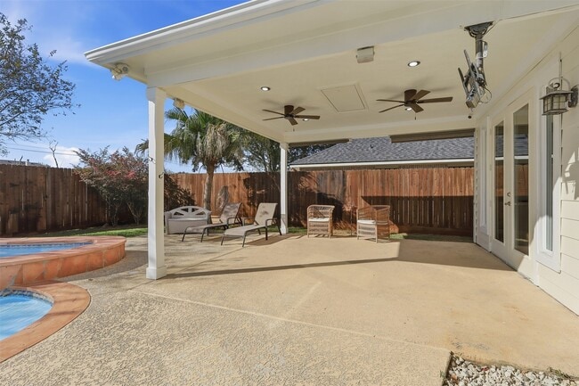 Building Photo - 10358 Grandbrook Dr