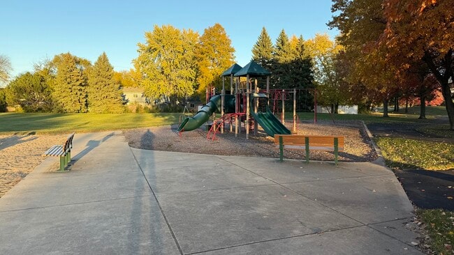 Building Photo - 785 Clearwood Ct