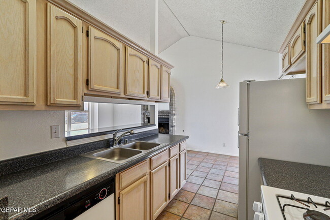 Building Photo - 5937 Chippendale Ave