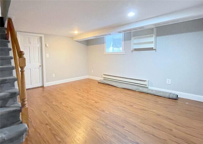 Building Photo - 306 Soundview Ave