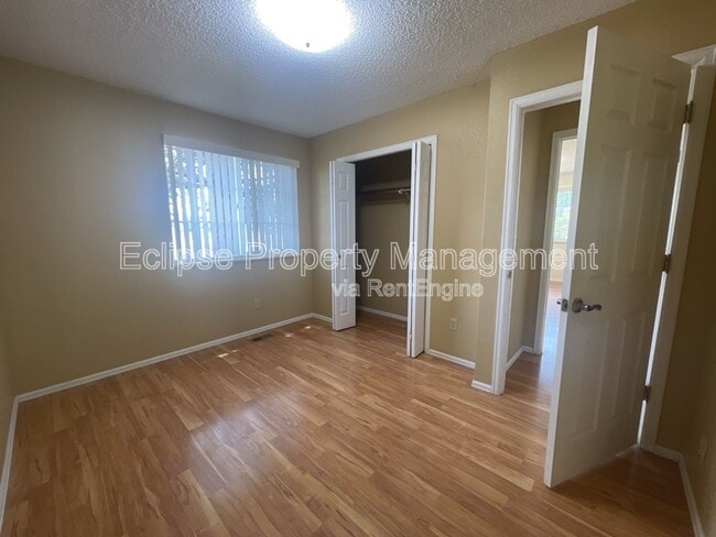 Building Photo - 626 Meadowood St