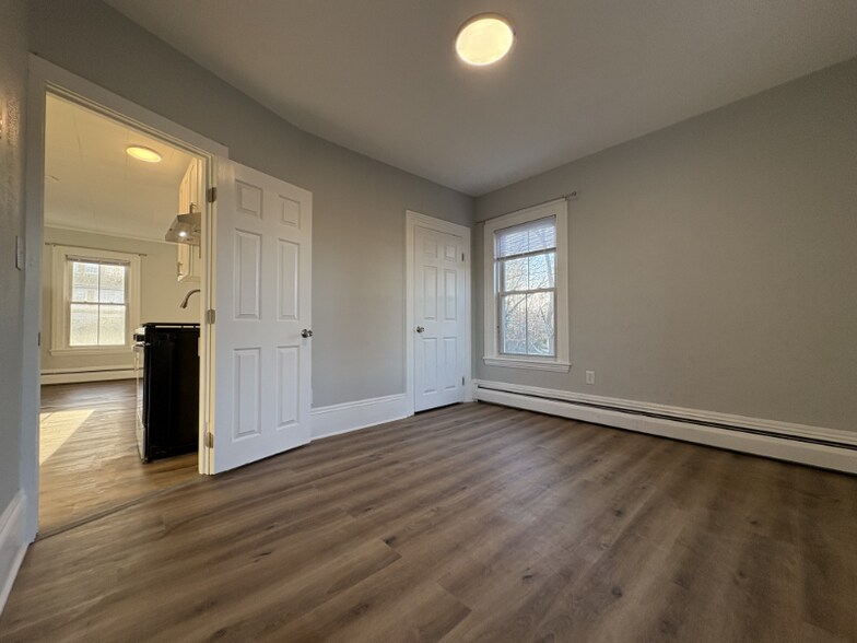 Building Photo - 37-41 Dunstable Rd