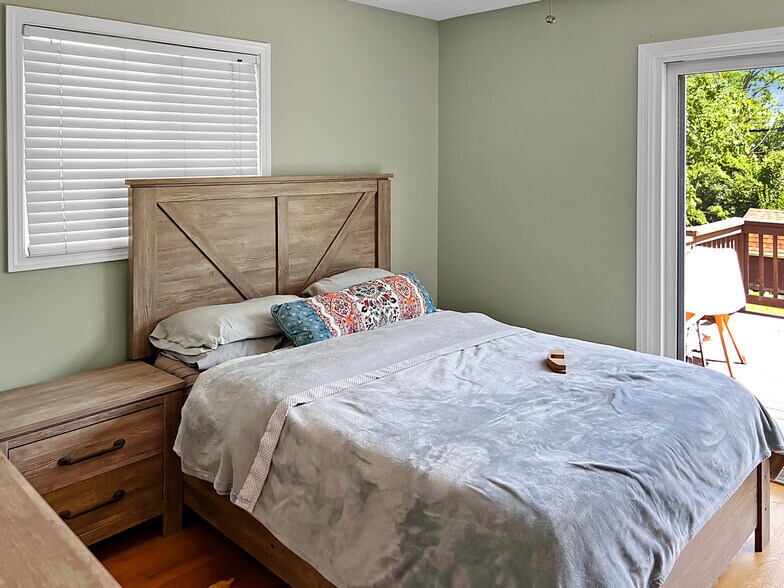 Building Photo - 5639 Main St