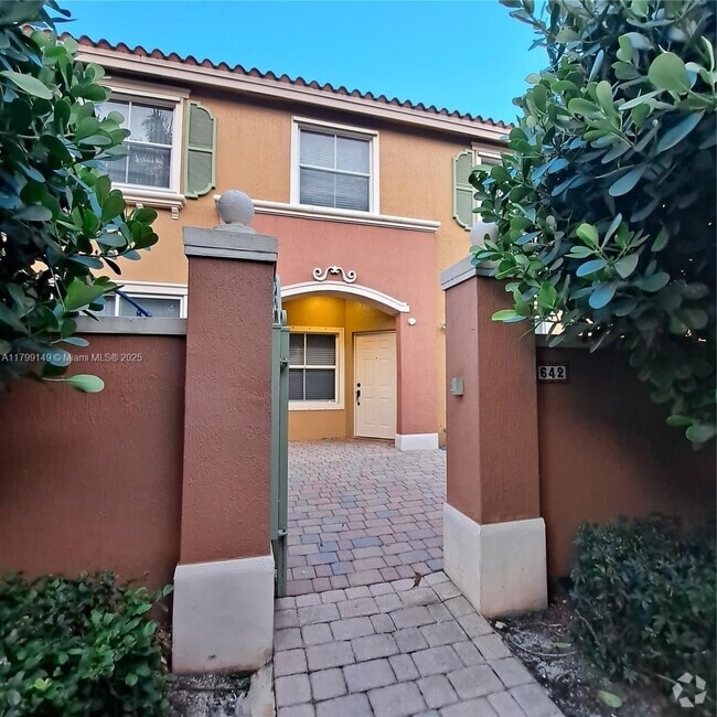 Building Photo - 642 SW 106th Ave